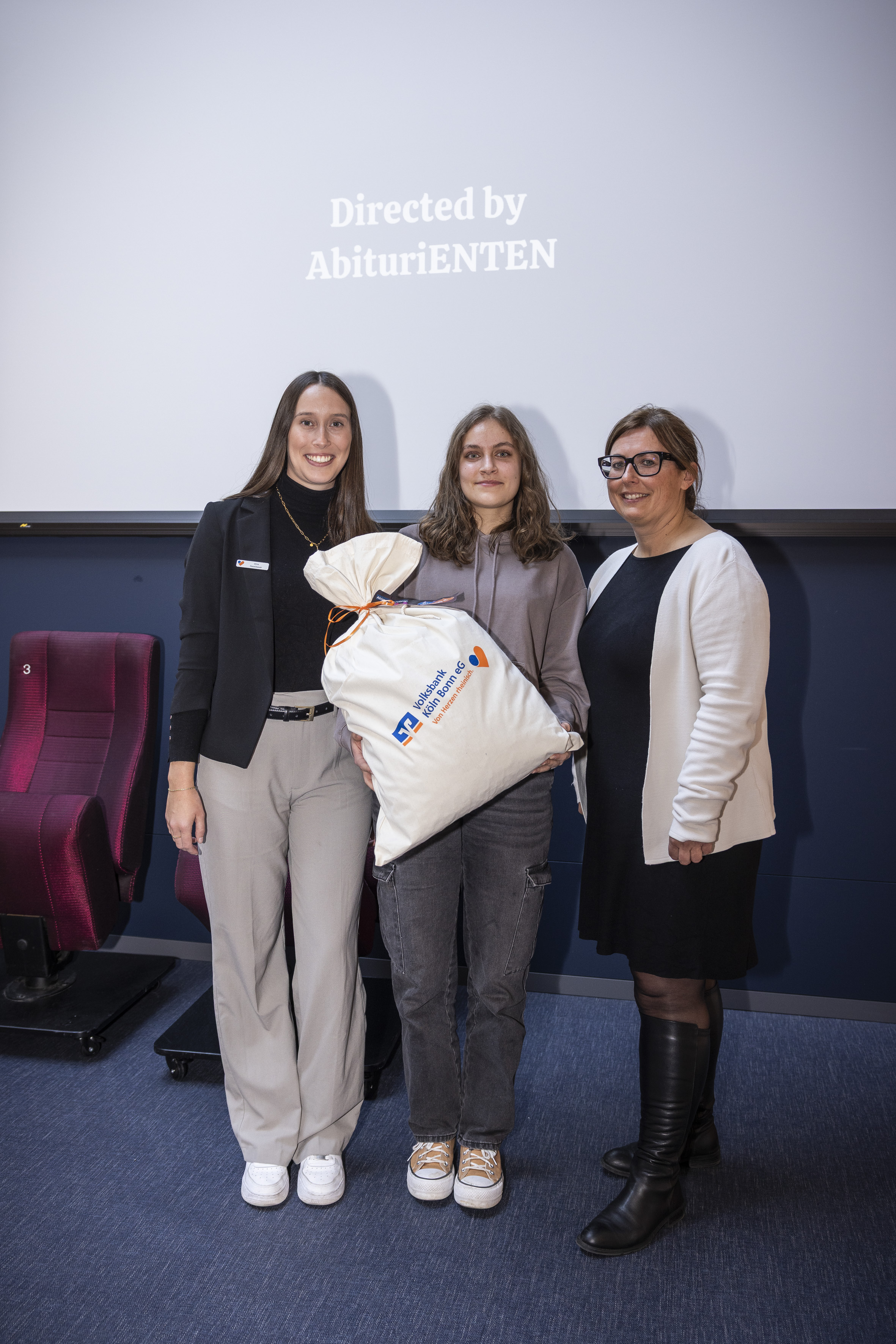Amos-Comenius-Gymnasium Bonn– Motto: Abiturienten - Wir watscheln davon 